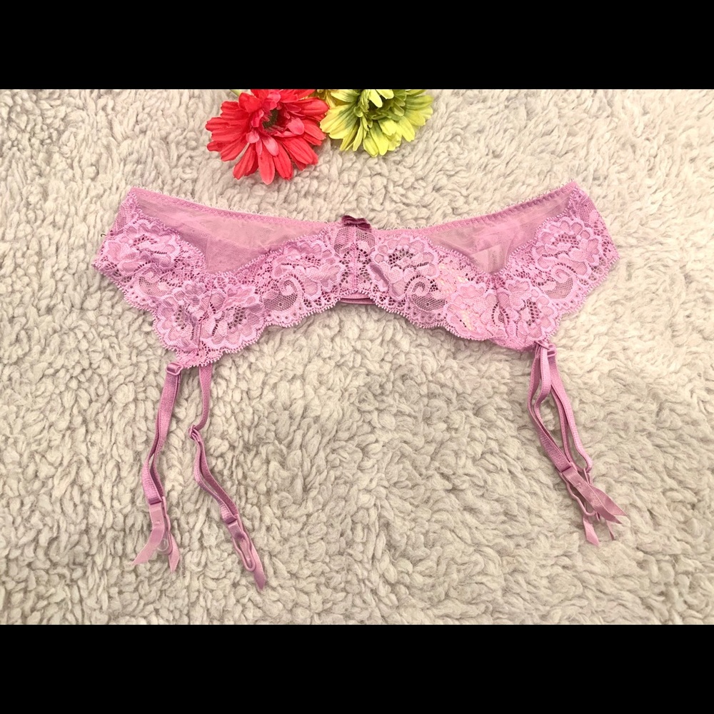 Victoria’s Secret Lavender Lace Garter Belt